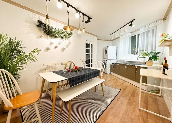 Rock 樂 2 3 Beds 3 Min From Ewha Univ Stn Seul
