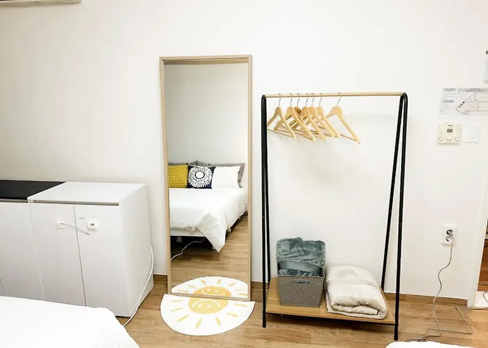 Rock 樂 2 3 Beds 3 Min From Ewha Univ Stn