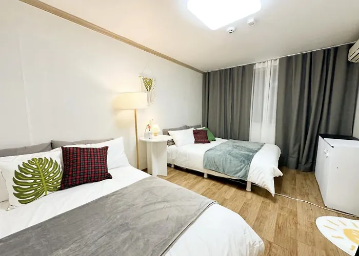 Rock 樂 2 3 Beds 3 Min From Ewha Univ Stn Seul