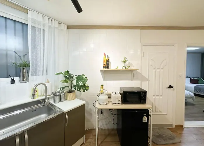Rock 樂 2 3 Beds 3 Min From Ewha Univ Stn * Seul
