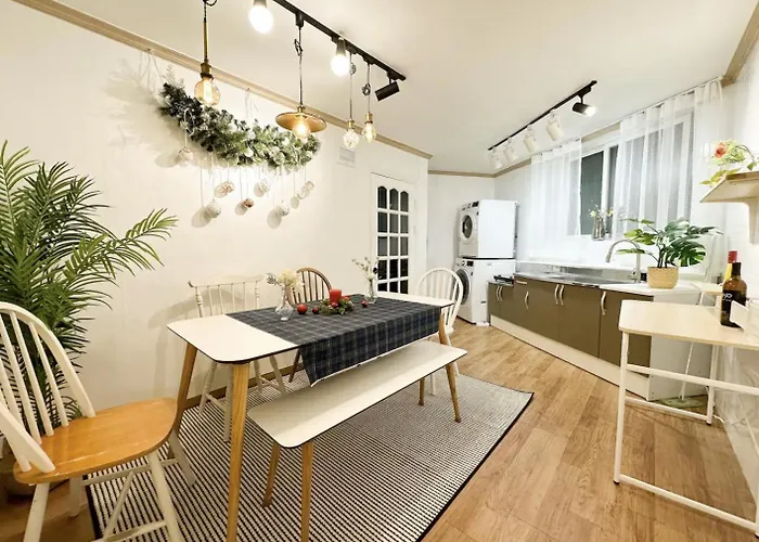 Rock 樂 2 3 Beds 3 Min From Ewha Univ Stn *
