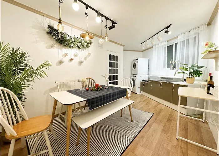 Rock 樂 2 3 Beds 3 Min From Ewha Univ Stn * Seul
