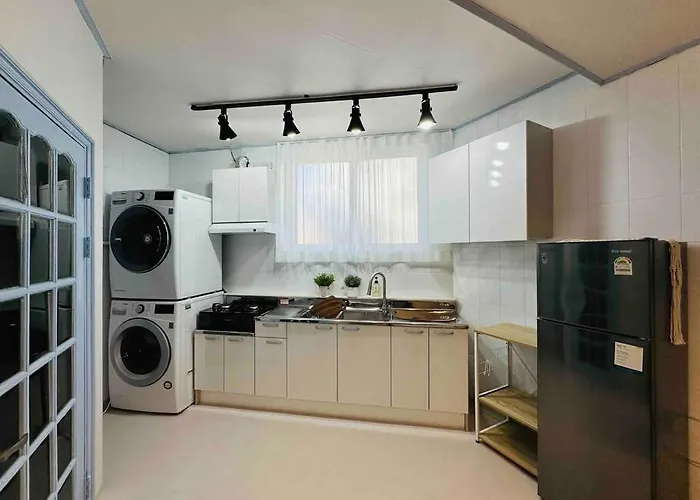 Rock 樂 2 3 Beds 3 Min From Ewha Univ Stn * Seul