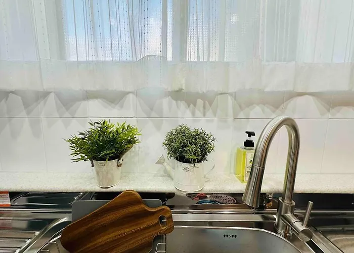 Rock 樂 2 3 Beds 3 Min From Ewha Univ Stn Seul