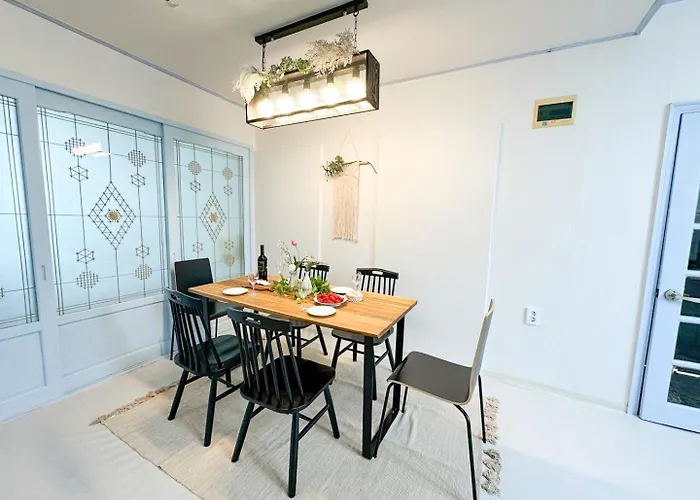 Rock 樂 2 3 Beds 3 Min From Ewha Univ Stn