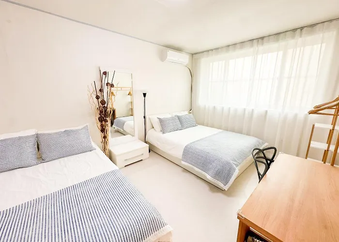 Rock 樂 2 3 Beds 3 Min From Ewha Univ Stn Seul