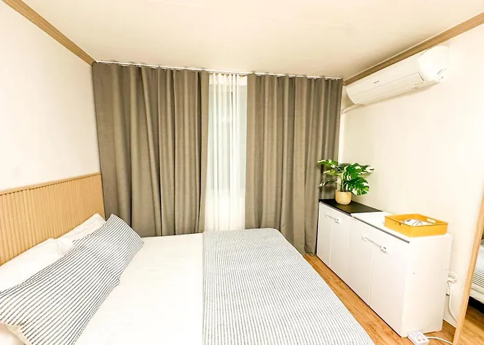 Rock 樂 2 3 Beds 3 Min From Ewha Univ Stn * Seul
