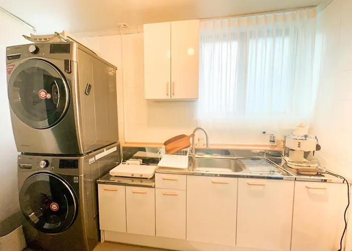 Rock 樂 2 3 Beds 3 Min From Ewha Univ Stn