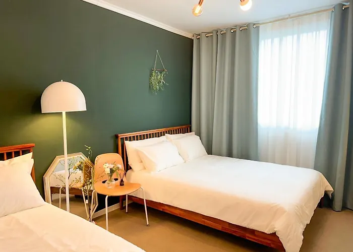 Rock 樂 2 3 Beds 3 Min From Ewha Univ Stn Seul