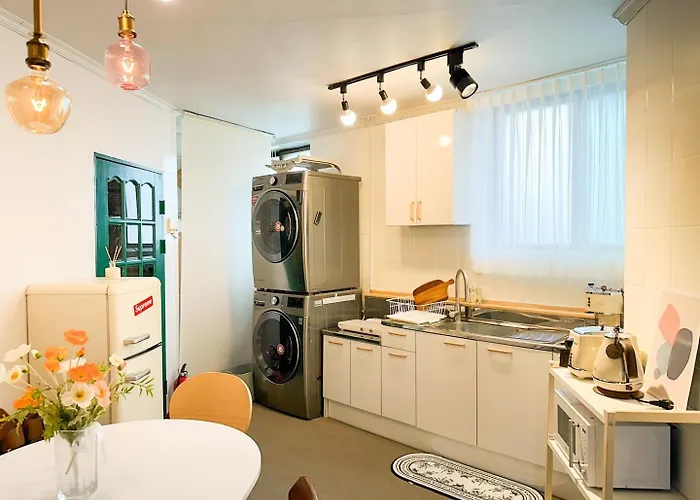 Rock 樂 2 3 Beds 3 Min From Ewha Univ Stn *